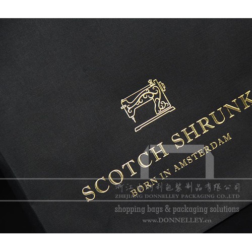 Scotch Shrunk 服装袋，出口荷兰童装手提袋，莱妮纹黑卡包装袋，覆膜烫金平张机制礼品袋定做图3