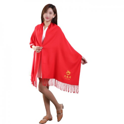中国红围巾定制 披肩厂家 女士保暖披肩厂家批发 年会员工礼品福利丝巾定制logo 保险公司客户礼品批发图5
