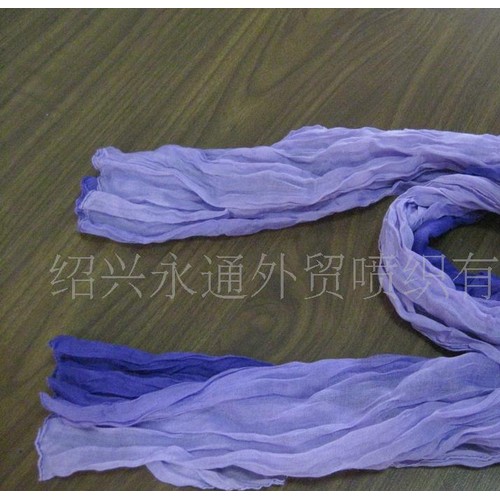 全涤压皱印花围巾图1