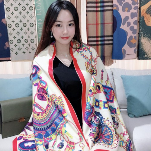 直播货源2019新款秋冬双面羊绒围巾女装批发图2