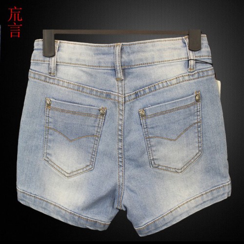 **夏季新款时尚百搭牛仔短裤女复古纽扣现货一件代发浅中蓝色图3