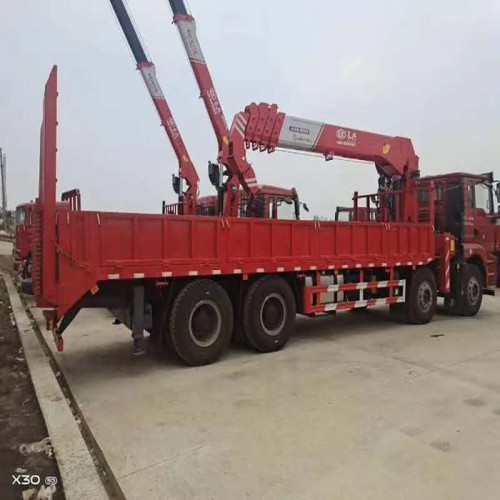 随车吊厂家生产提供整车 陕汽德龙前四后八新300随车吊带爬梯 工厂现货图5