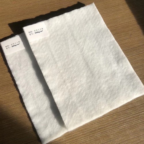 偃师国标土工布300g 防渗土工布 滤水无纺布 绿色土工布图1