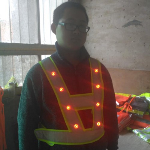 精诚反光服供应LED闪灯V字型反光背心图2