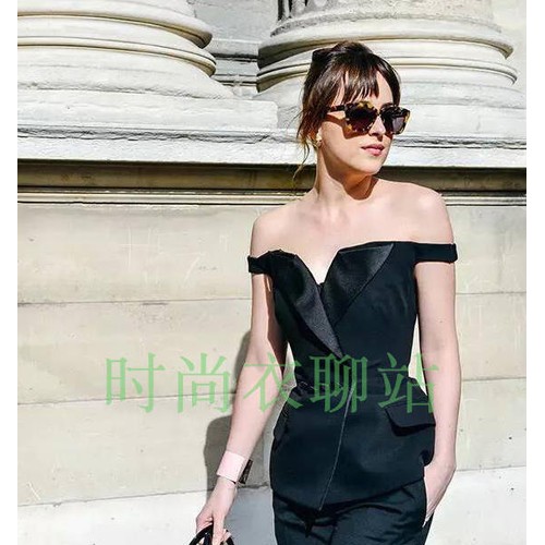 夏季新款一字领红色露肩上衣无袖马夹女修身纯色欧美性感抹胸背心图3