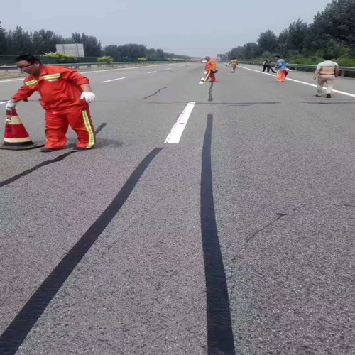 山东铭润贴缝带施工快捷无纺布防水路面修复沥青贴缝带图7