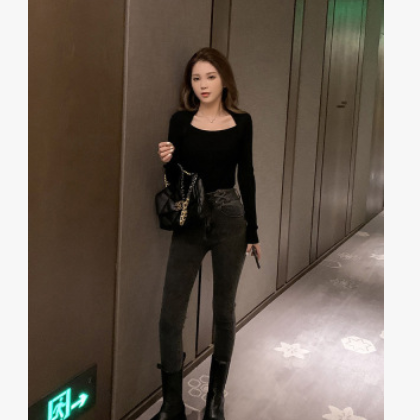 早春2021新款复古方领设计感网红针织衫女士修身显瘦锁骨上衣女装图1