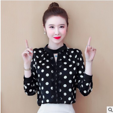 2021春季新款圆点雪纺衫女长袖时尚百搭立领衬衫蕾丝拼接打底上衣图3