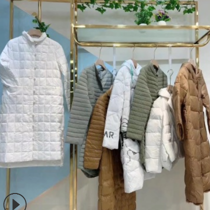 品牌折扣女装羽绒服轻薄直播货源我爱露露折扣实体店走份尾货批发图3
