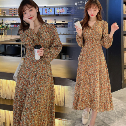 大码女装2021年春新款胖MMV领修身显瘦雪纺连衣裙洋气长袖碎花裙图3