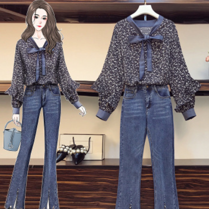 2021早春新款大码女装胖MM蝴蝶结系带V领印花衬衣时尚牛仔裤套装图2
