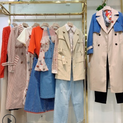 杭州品牌曼诺比菲21春夏款风衣外套品牌女装折扣走份批发衬衫短袖图2