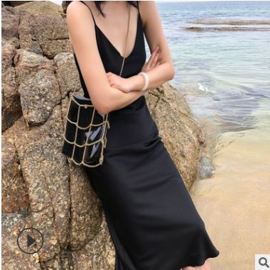 趋梦DT EDITION缎面长裙子女夏季2019新款v领修身显瘦吊带连衣裙图1
