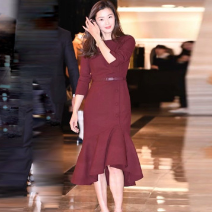 韩星全智贤同款20秋季女装 圆领长袖订扣装饰修身鱼尾裙配腰带潮图3