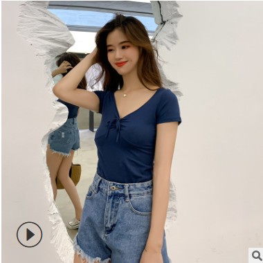2021夏季新款女装修身大V领胸前打结短袖T恤性感纯色显瘦打底衫图2