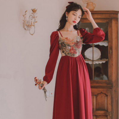 2020秋冬新款茶歇法式红色连衣裙女设计感油画感宫廷风复古裙子
