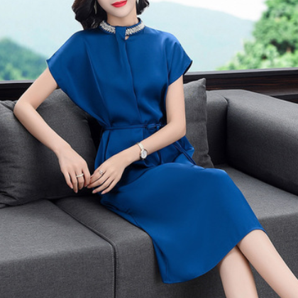 醋酸缎面连衣裙女装夏季2020新款立领钉珠短袖修身中长款法式裙子图3