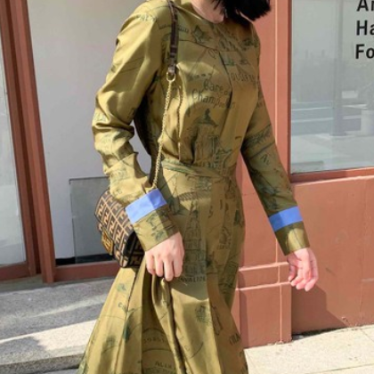 2021春夏新款 ic小禾22姆米真丝斜纹绸圆领长袖裙子 气质连衣裙女图2