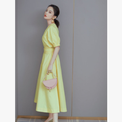 2020夏季新款女装古力娜扎同款黄色气质V领短袖收腰中长款连衣裙图2