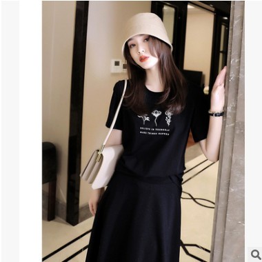 不费力好穿多变LADY 嵌亮闪丝黑色垂感散摆半身裙春女图3