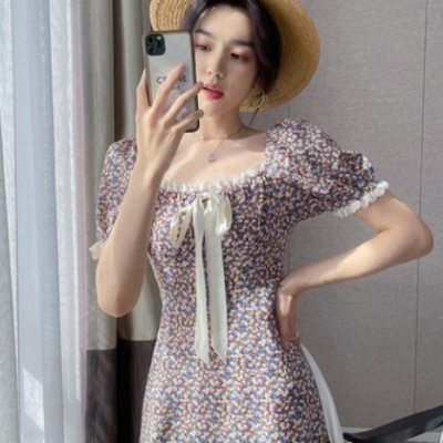 茶歇法式碎花连衣裙子女2021夏新款气质设计感方领泡泡袖仙女短裙