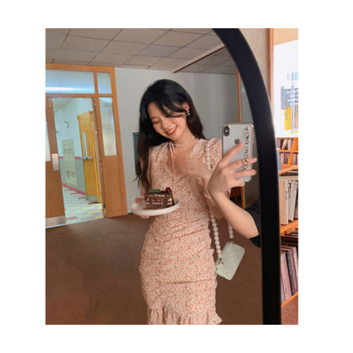 网红 法式甜美碎花修身显瘦气质褶皱V领小个子小黑裙短袖连衣裙图3