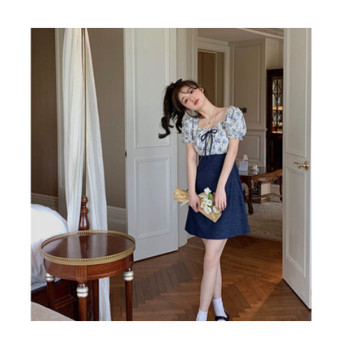 网红 2021韩版清新甜美蓝色系碎花牛仔少女感法式拼接短袖连衣裙图2