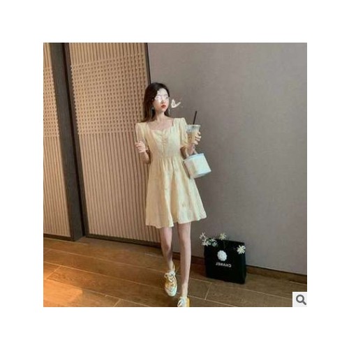 2021夏季新款潮流气质复古雪纺中长收腰显瘦韩版方领仙女连衣裙图3