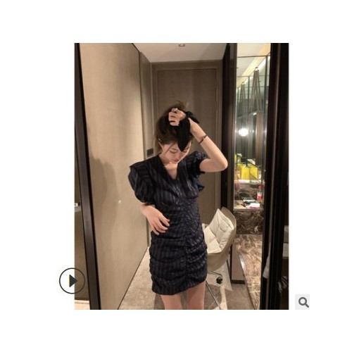 2021夏季橱窗系列时尚纯色V领泡泡袖连衣裙女夏新款气质修身裙子图2