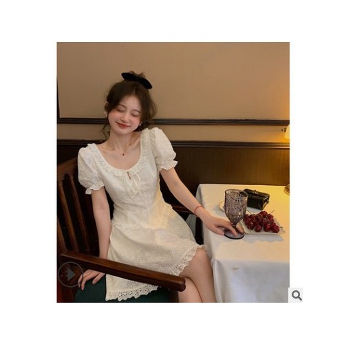 法式白色刺绣连衣裙子女2021新款时尚春夏简约泡泡袖收腰A字短裙图3