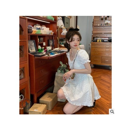 法式白色刺绣连衣裙子女2021新款时尚春夏简约泡泡袖收腰A字短裙图2