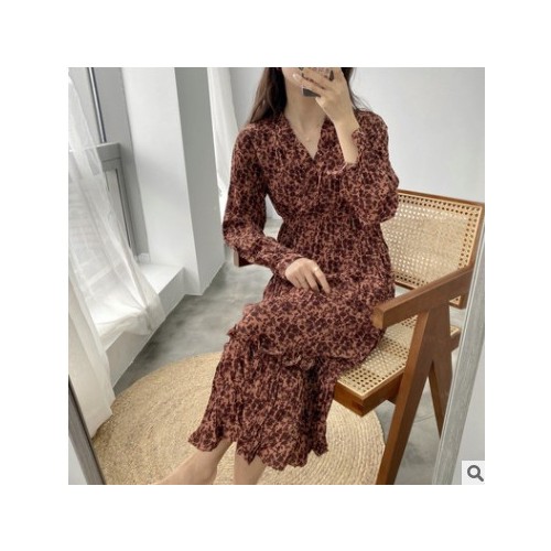 芷苁夕2020冬季新款复古碎花褶皱V领连衣裙中长款碎花裙女 1733图2