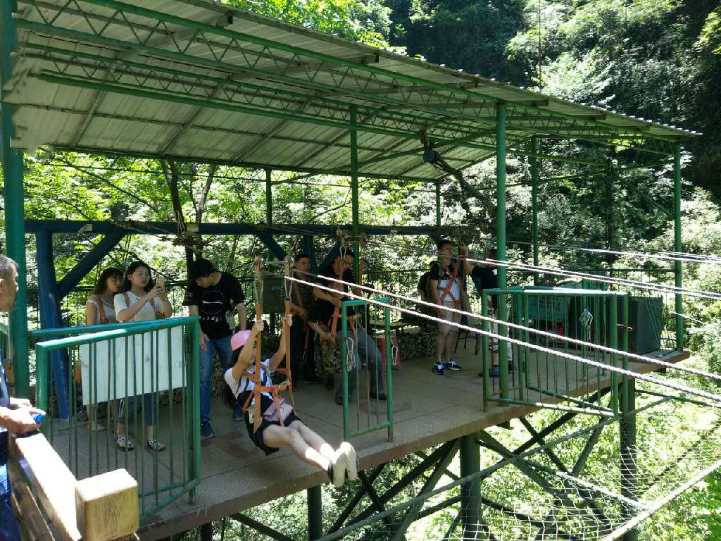 高空滑索穿裙子可以么,同安高空滑索设备,设备大峡谷高空滑索