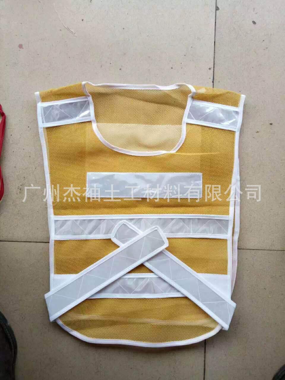 土黄色背心正面
