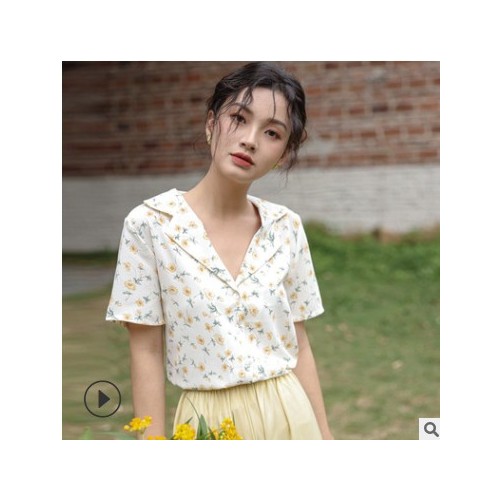 日系碎花衬衫女夏季辣妹穿搭短袖衬衣设计感小众温柔风翻领上衣潮图1