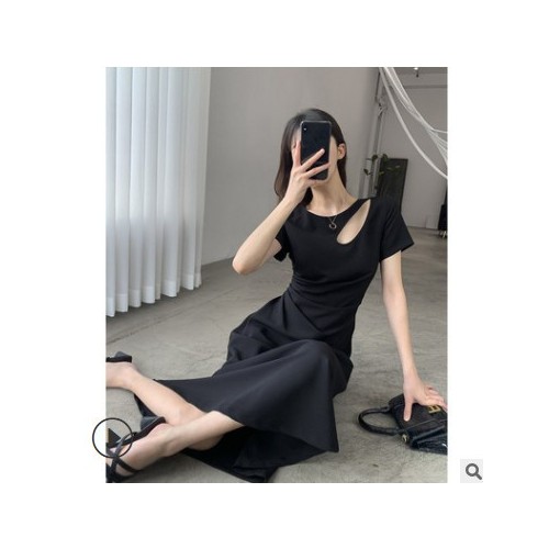 黑色连衣裙2021夏季新款法式收腰显瘦气质赫本风小黑裙 时尚女装图1