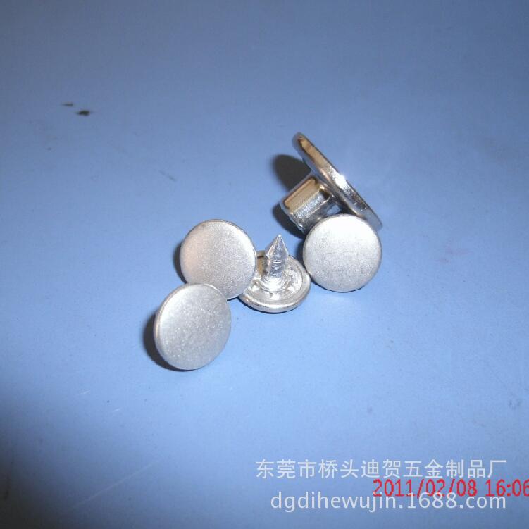 胶心钮包面钉