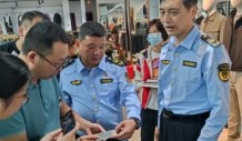 这个区邀请专家上门“问诊”汉派服装