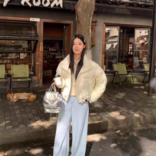 2024冬季新款羽绒服女短款港风高级感小个子立领加厚白鸭绒外套图3