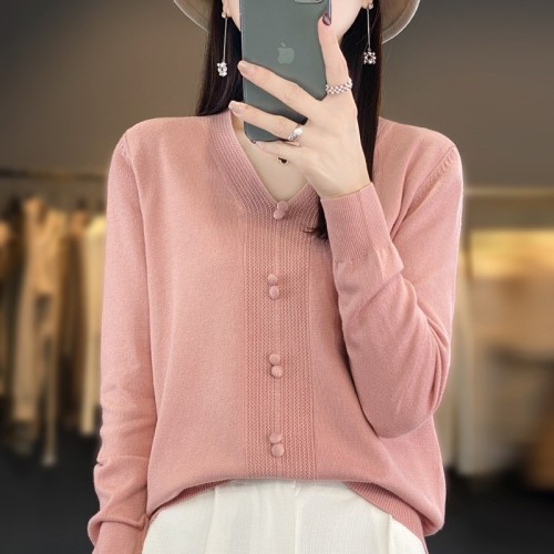 早秋新款丝光棉V领针织衫女时尚文艺风毛衣打底小衫双扣上衣代发
