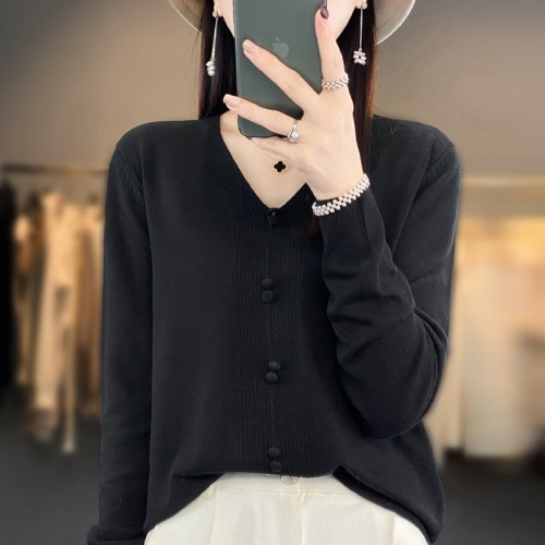 早秋新款丝光棉V领针织衫女时尚文艺风毛衣打底小衫双扣上衣代发图2